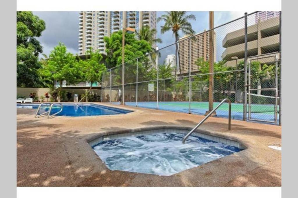 Waikiki Studio Steps To Beach-Mall Free Parking-Wifi Honolulu Exterior foto